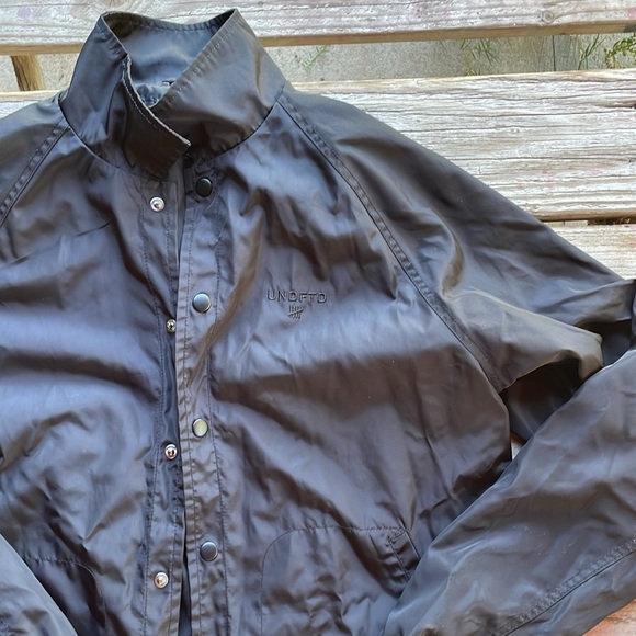 Men’s M Undefeated Button Down Wind Breaker - Picture 2 of 5